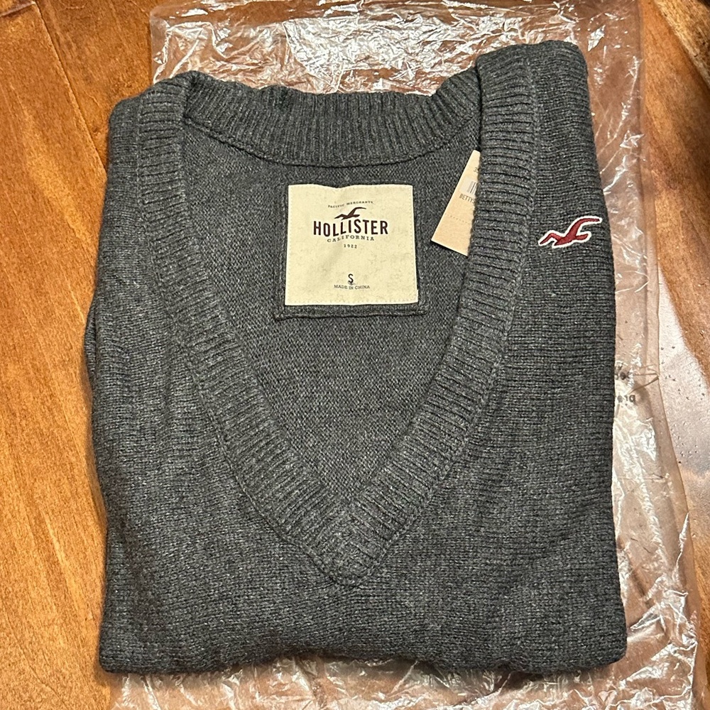 Hollister Co. V-neck Sweater NWT